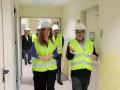 La consejera de Familia, Juventud y Asuntos Sociales, Ana Dávila, durante su visita a las obras
