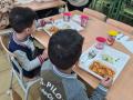 Niños en comedores escolares