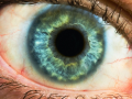 Ojo azul verdoso