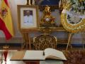La Nunciatura abre un libro de condolencias para que los fieles despidan al papa Francisco, en directo
