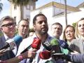 El secretario general de Vox, Ignacio Garriga, este martes en declaraciones a los medios en Algeciras (Cádiz).

REMITIDA / HANDOUT por VOX
Fotografía remitida a medios de comunicación exclusivamente para ilustrar la noticia a la que hace referencia la imagen, y citando la procedencia de la imagen en la firma
22/4/2025