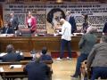Puente hace gestos de indignación ante el receso de la Comisión