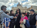 Familias españolas en el Vaticano despiden al Papa