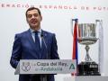 El presidente de la Junta de Andalucía, Juanma Moreno, interviene en la sala del Palacio de San Telmo donde la Copa del Rey de Fútbol quedará expuesta al público hasta el sábado.