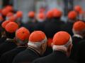 Cardenales a las puertas del Vaticano