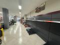 Un supermercado de Madrid agota las existencias de agua tras el apagón en toda España