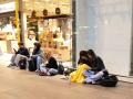 Numerosas personas esperan en la estación de trenes de Santa Justa el día después del apagón generalizado. A 29 de abril de 2025, en Sevilla (Andalucía, España). Abren las puertas de la estación ferroviaria de Santa Justa, que se había desalojado de manera preventiva tras la caída del abastecimiento energético que ha sufrido la Península Ibérica en la jornada de ayer 28 de abril.

Francisco J. Olmo / Europa Press
29/4/2025
