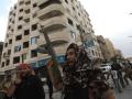 Miembros de las fuerzas de seguridad sirias se despliegan en una zona cercana a Damasco, la capital siria,