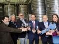 El ministro de Agricultura, Luis Planas, y la consejera de Agricultura, María González Corral, en la Inauguración de la nueva bodega de Protos