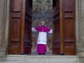 Cierre de las puertas de la Capilla Sixtina para el comienzo del cónclave