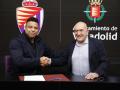 El presidente del Real Valladolid, Ronaldo Nazario, y el alcalde de la ciudad, Jesús Julio Carnero.