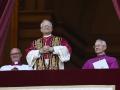 El Papa León XIV durante la bendición Urbi et Orbi