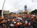 La lluvia ha amenazado por momentos a los manifestantes, que pese a todo han conseguido llenar la plaza de Colón y zonas aledañas