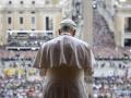 El Papa ha recordado la tragedia de la Segunda Guerra Mundial que terminó un 8 de mayo hace 80 años, después de haber causado 60 millones de víctimas y ha lamentado, citando las palabras de Francisco, que en la actualidad se vive «una Tercera Guerra Mundial a pedazos». Por ello, ha hecho este llamamiento por la paz