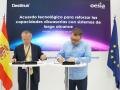 Firma del acuerdo entre el presidente de Oesía, Luis Furnells, y el de Destinus, Mikhail Kokorich