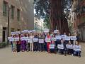 Los diputados del PSPV-PSOE y Compromís, protestando en el patio de las Cortes Valencianas