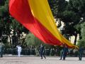 Izado de la bandera en la Plaza de Colón