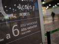 Un cartel en la estación de Sants, en Barcelona