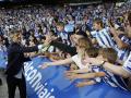Imanol Alguacil (i) se despide de la afición de la Real Sociedad