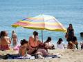 Las playa de la costa de Málaga se llenan de personas