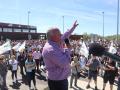 El representante de COAG en la zona de Sanabria-Carballeda, José Manuel Soto, interviene durante una concentración contra la pérdida de frecuencias ferroviarias