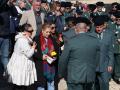 La madre de uno de los agentes durante una ofrenda floral en Barbate
