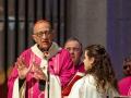 El cardenal Juan José Omella oficiando una misa en la Sagrada Familia, en 2023