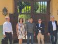 Representantes de la Generalitat y del Ayuntamiento de Rocafort, a las puertas de 'Villa Amparo'