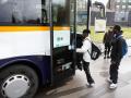 Varios migrantes durante una acción de protesta por la expulsión de dos migrantes del centro de Monterroso
