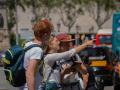 Tres turistas en Las Ramblas, en Barcelona, en una imagen de archivo