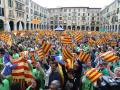 Cientos de personas durante una manifestación convocada por Obra Cultural Balear (OCB) contra las políticas de PP y VOX