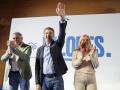 El líder del PP, Alberto Núñez Feijóo (c), acompañado por el presidente del PP Vasco, Javier de Andrés (i), y de la secretaria del PP Vasco, Esther Martín
