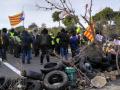 Imagen de una carretera cortada por unos CDR, utilizada para llamar al boicot contra los Reyes