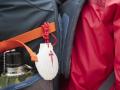 Izaskun y Victor vecinos de Cascante (Navarra)  durante esta Semana Santa de 2021, aprovechan para realizar las etapas de la Ruta Jacobea o Camino de Santiago a su paso por la Comunidad Foral de Navarra, debido a las restricciones de movilidad entre regiones  por la pandemia de la Covid 19. detalle de la concha  Jacobea tipica de los peregrinos.