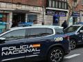 Dos vehículos de la Policía Nacional en Valladolid, en una imagen de archivo