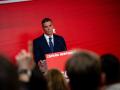 El presidente del Gobierno y Secretario General del PSOE, Pedro Sánchez, durante una rueda de prensa, en la sede del PSOE en Ferraz