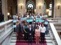 Fotografía de grupo de las entidades impulsoras del Pacto del Padrón con representantes de los partidos que lo han suscrito
