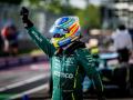 Fernando Alonso saluda a los aficionados tras el GP de Canadá