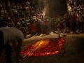 Tradicional paso del fuego en San pedro Manrique