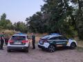 Dos agentes de la Guardia Civil en las inmediaciones del río Águeda