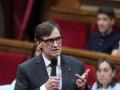 El presidente de la Generalitat, Salvador Illa, durante el pleno del Parlament este martes