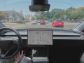 Un Tesla autónomo en el centro de la capital