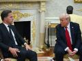 El presidente de Estados Unidos, Donald Trump, se reúne con el secretario general de la OTAN, Mark Rutte (izq.), en la Oficina Oval de la Casa Blanca en Washington, D.C.,