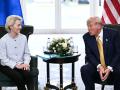 El presidente de Estados Unidos, Donald Trump (der.), conversa con la presidenta de la Comisión Europea, Ursula von der Leyen (izq.), durante una reunión en Turnberry