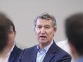 El presidente del PP, Alberto Núñez Feijóo, durante un encuentro con dirigentes locales del partido en Barcelona