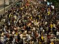 Miles de personas se manifiestan por las calles de Tel Aviv