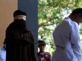 Azotan a dos homosexuales en Indonesia por infringir la ley sharia