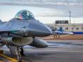 Un F-16 danés, en la base estadounidense en Groenlandia, la Base Espacial Pituffik