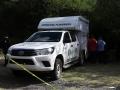 Un vehículo de Ciencias Forenses en la zona donde se localizó el cuerpo sin vida del sacerdote mexicano Bertoldo Pantaleón