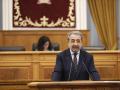 El consejero de Sanidad, Jesús Fernández Sanz, en el pleno.

REMITIDA / HANDOUT por CORTES
Fotografía remitida a medios de comunicación exclusivamente para ilustrar la noticia a la que hace referencia la imagen, y citando la procedencia de la imagen en la firma
30/10/2025